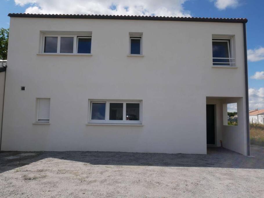 Studio Lumineux Avec Terrasse Apartment La Roche-sur-Yon Exterior photo